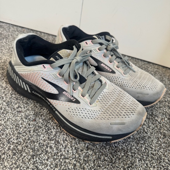 Brooks Shoes - Brooks Adrenaline GTS 22 Running Shoes Womens Size 7.5 Gray Comfort Cushioned